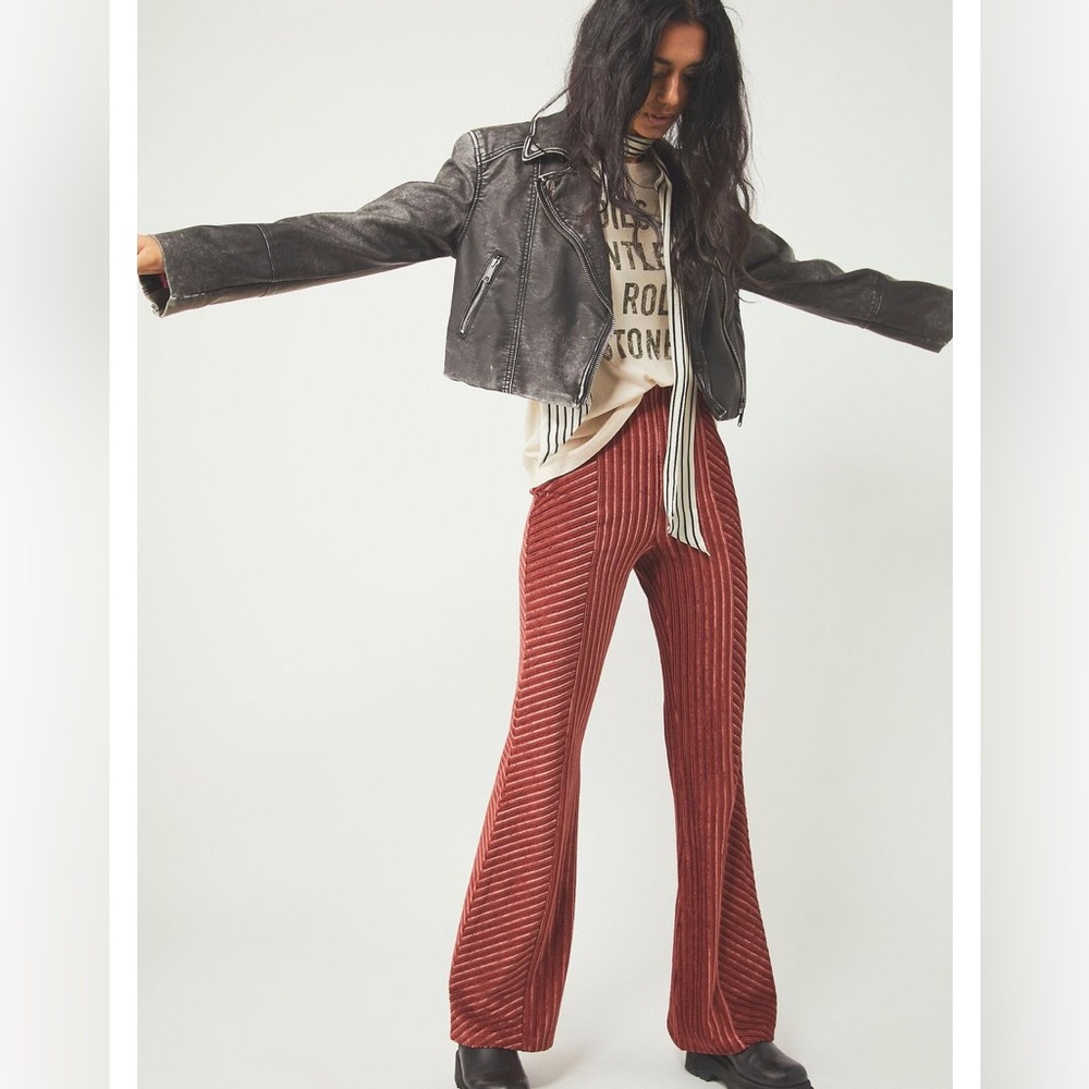 Free People Slim Pull-on Velvet flares in cherry chocolate size Medium
